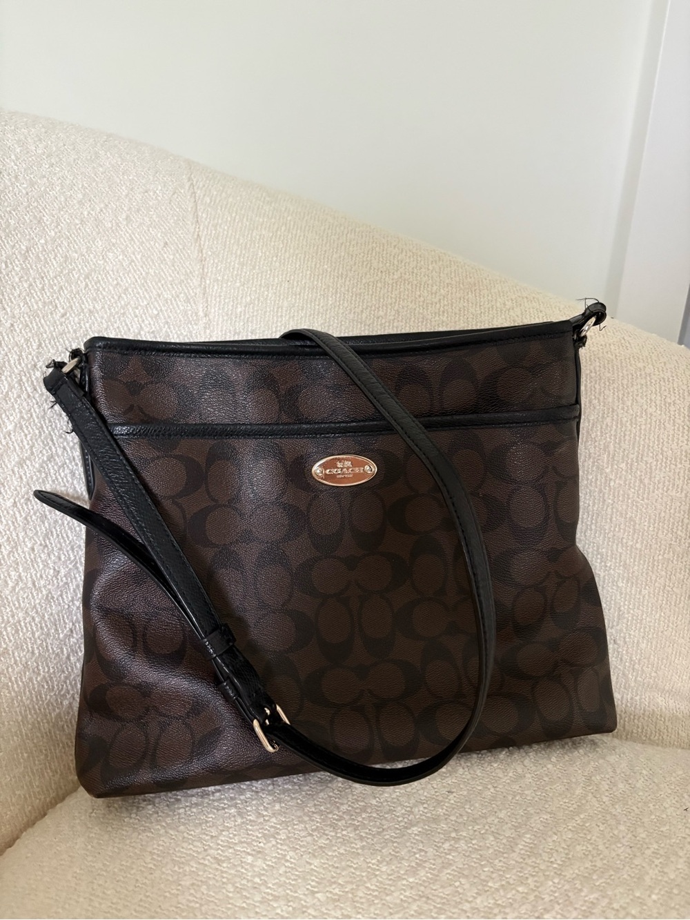 VINTAGE 1941 Coach Dark Brown Signature Crossbody Bag with Black Strap